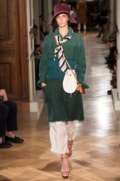 Look 32